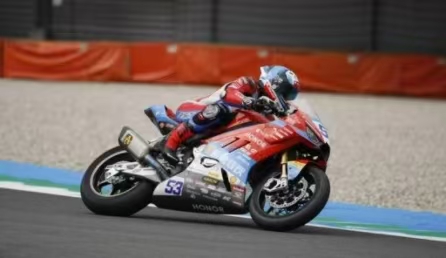 “张雪机车”WSBK捷克站再夺冠 斩获赛季第五冠